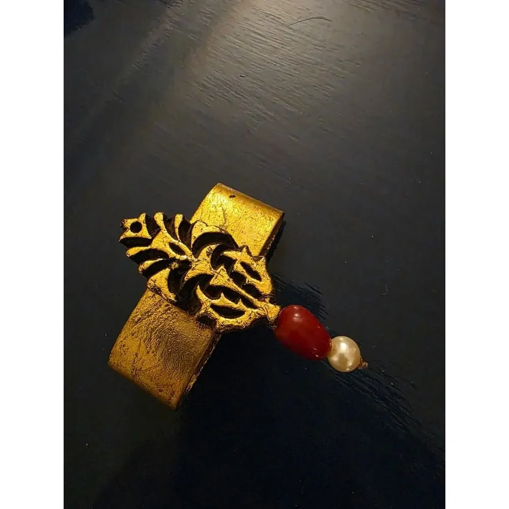 Vintage Coral & Faux Pearl Napkin Rings in Wooden Box – Set of 4